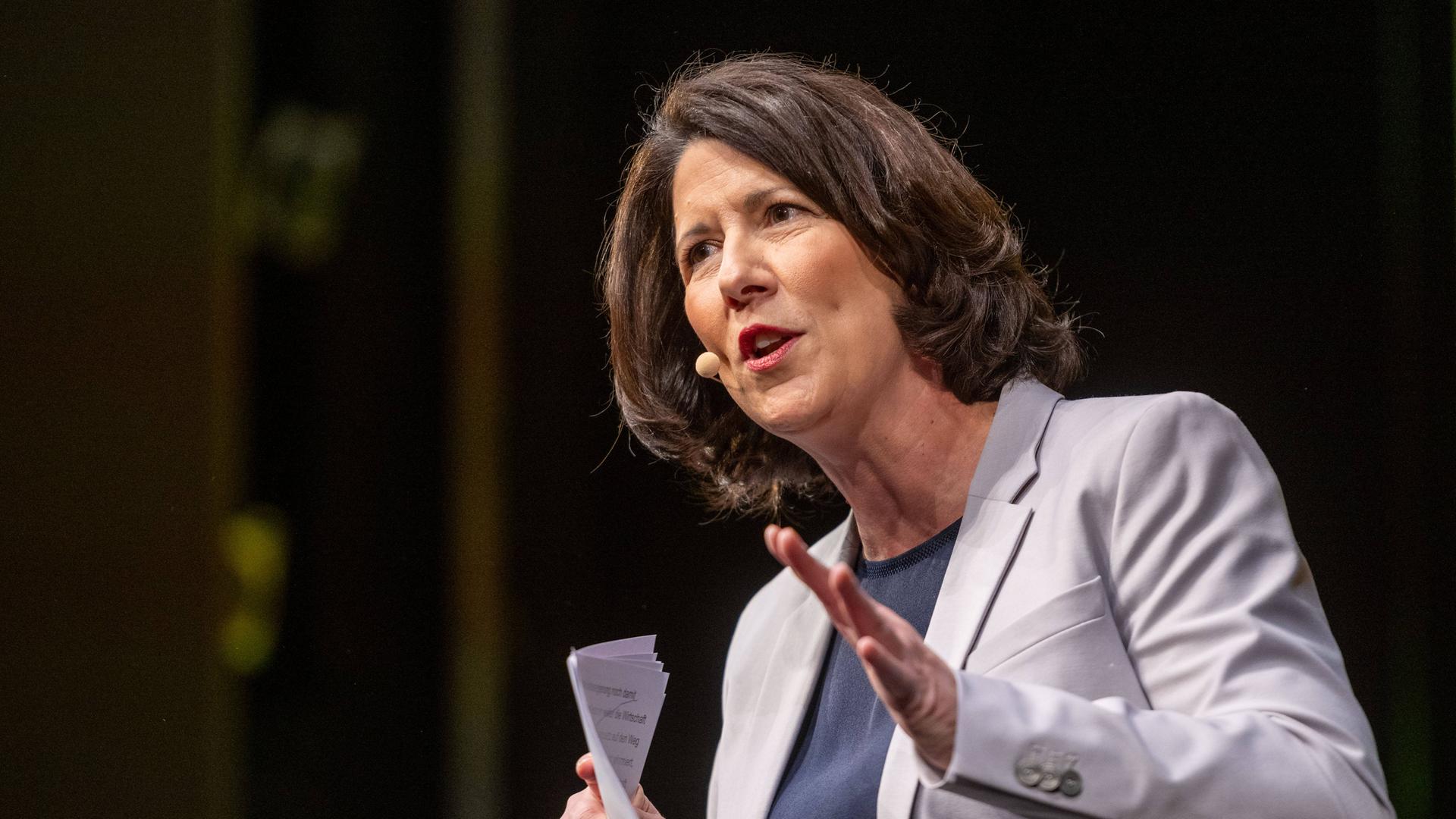 Daniela Schmitt, FDP-Spitzenkandidatin und Ministerin für Wirtschaft, Verkehr, Landwirtschaft und Weinbau, bei der Dreikönigskundgebung der Freien Demokraten im Stuttgarter Opernhaus am 06.01.2026.