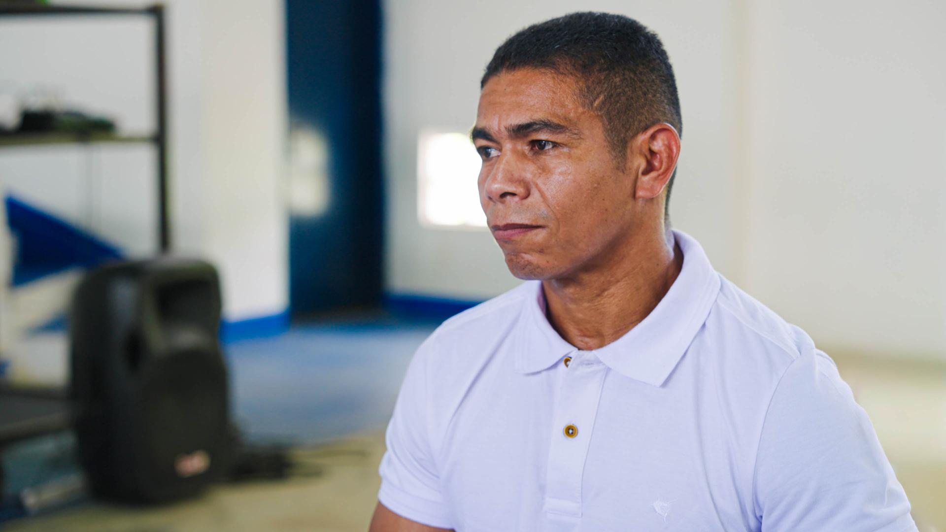 Der Kolumbianer Darío Zerpa im Haftraum des Gefängnisses, in dem er seit 16 Jahren sitzt.