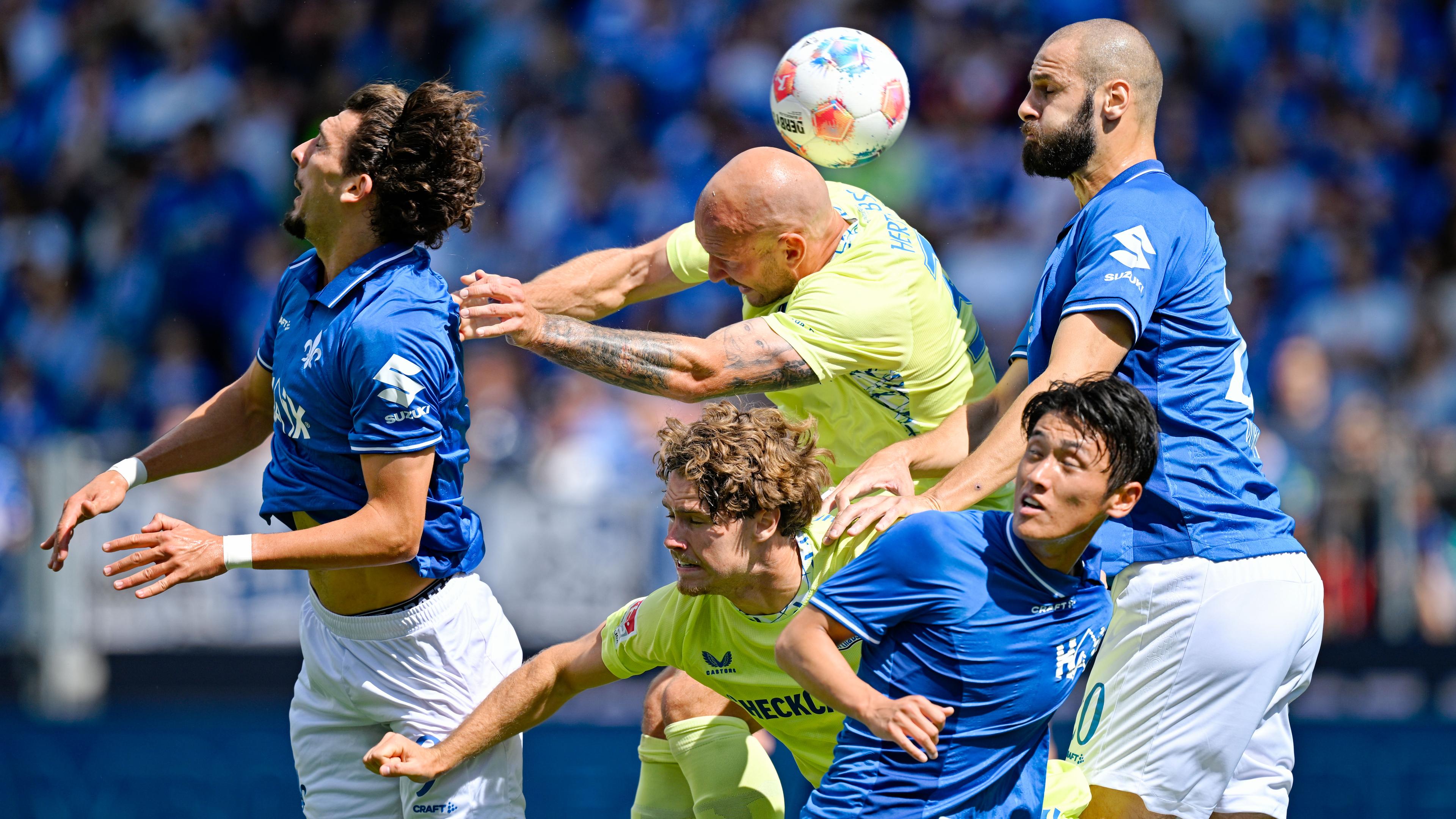 Fußball: SV Darmstadt 98 gegen Hertha BSC.