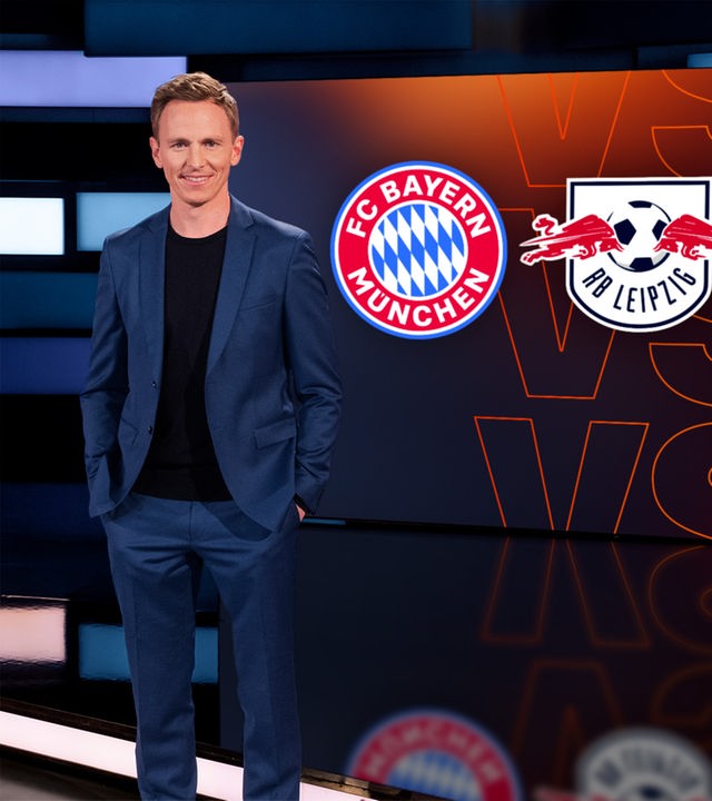 Moderator Jochen Breyer vor Spielpaarung Bayern - Leipzig im aktuellen sportstudio