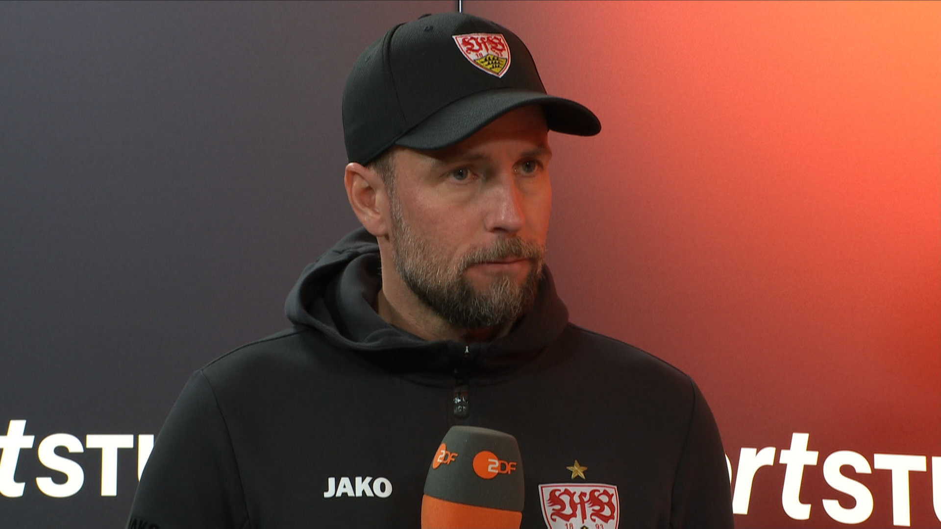 Stuttgarts Trainer Sebastian Hoeneß im Interview.