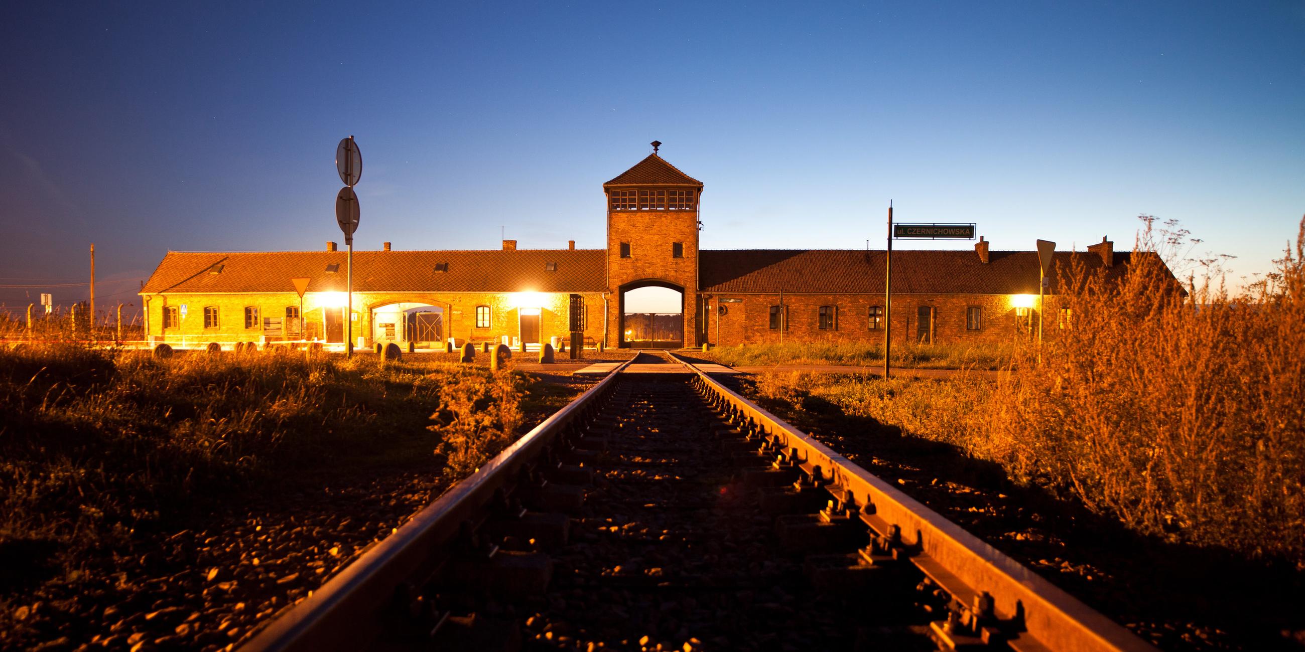 "Die Wahrheit über den Holocaust (1) Terror": Das KZ Auschwitz-Birkenau.