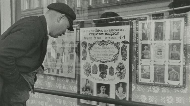 Schaufenster von Christian Warlichs Gaststätte (ca 1936)