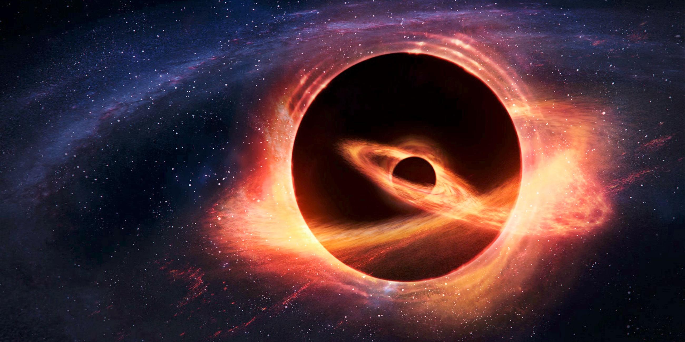 Computeranimation. Ein großes Schwarzes Loch im Universum verschlingt ein kleineres Schwarzes Loch. Um beide drehen sich rote Lichtkreise.