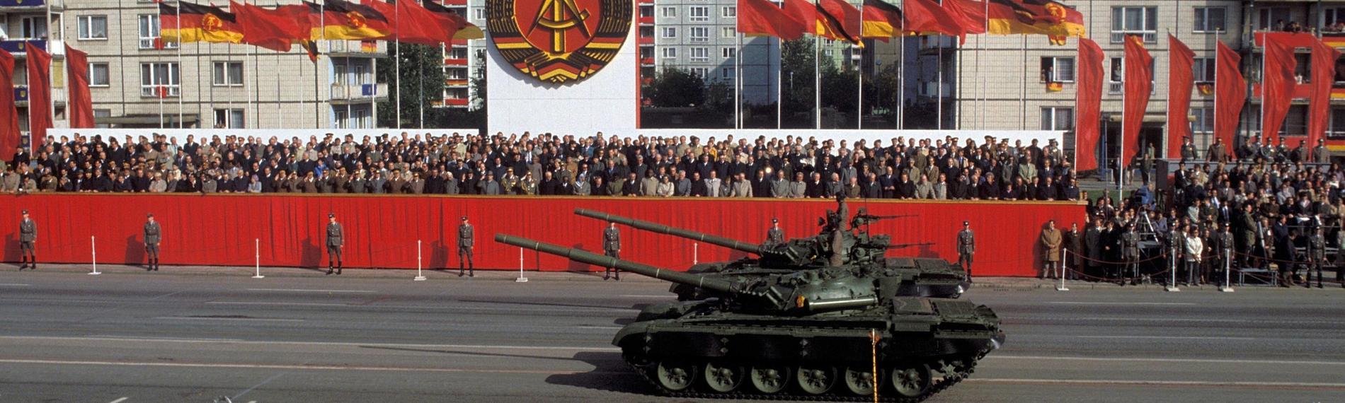 Militärparade der NVA der DDR in Berlin 1987.