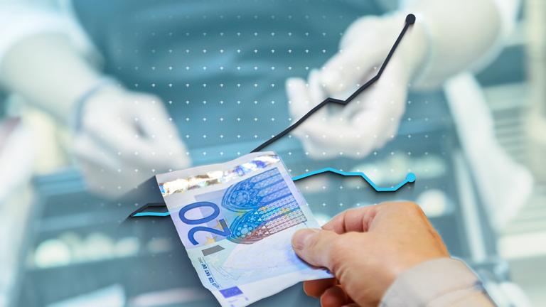 Das Bild zeigt einen 20-Euro-Schein sowie Kurven zur Nominal- und Reallohnentwicklung