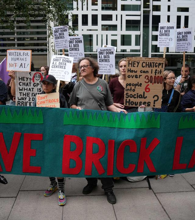Protest gegen ein geplnates Datenzetrum mitten in London 