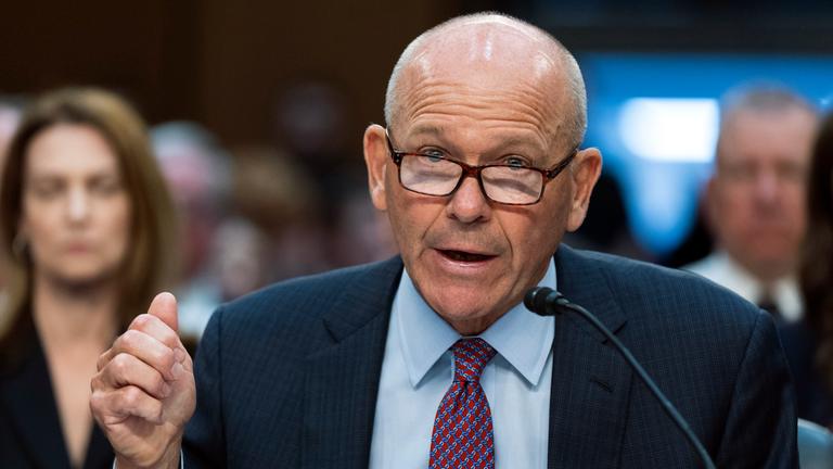 Boeing-Chef Dave Calhoun spricht während einer Anhörung im US-Senat.