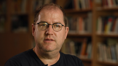 David Begrich schaut in die Kamera