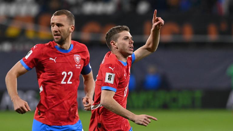 David Doudera feiert das Tor beim Spiel gegen in der WM-Qualifikation, an dem Tomas Soucek auch beteilig ist.