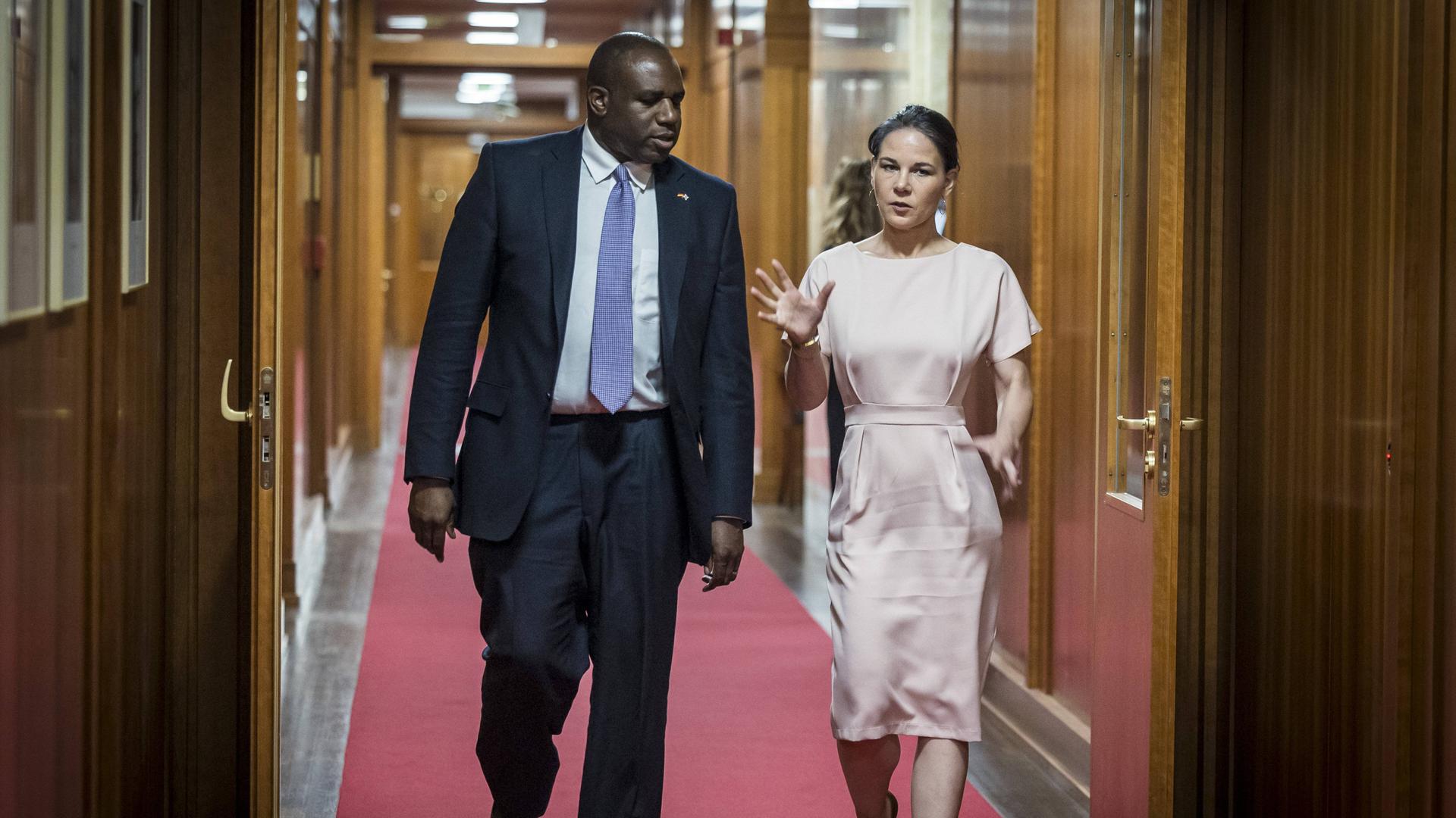 Bundesaussenministerin Annalena Baerbock mit dem neuen britischen Aussenminister David Lammy im Auswaertigen Amt in Berlin.