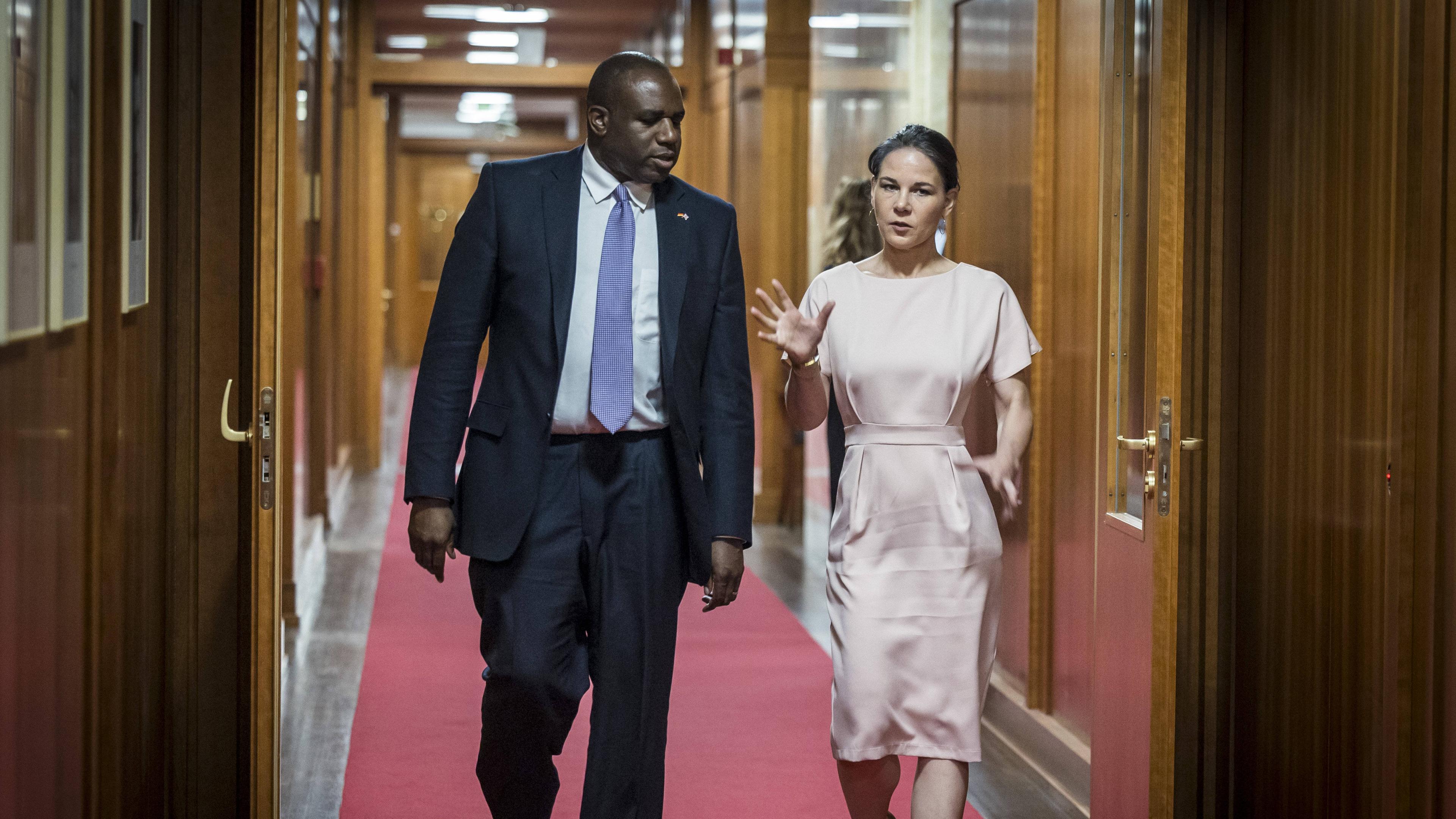 Bundesaussenministerin Annalena Baerbock mit dem neuen britischen Aussenminister David Lammy im Auswaertigen Amt in Berlin.