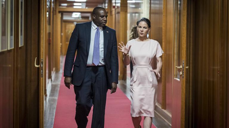Bundesaussenministerin Annalena Baerbock mit dem neuen britischen Aussenminister David Lammy im Auswaertigen Amt in Berlin.
