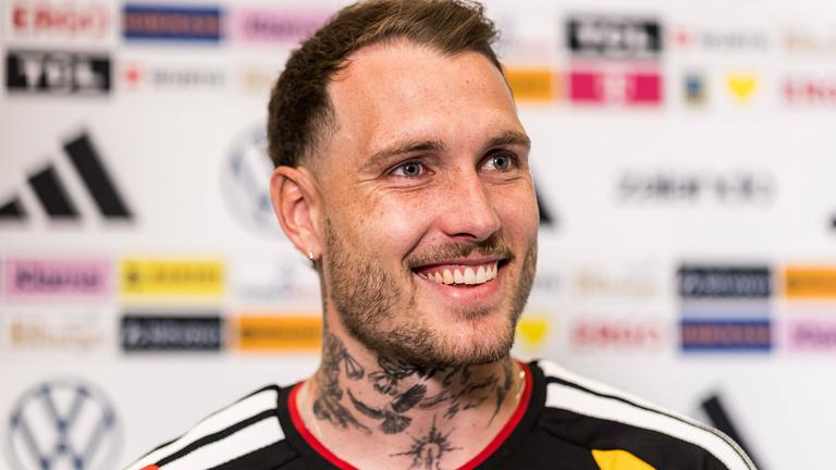 David Raum lächelt während eines Medientermins im Trainingslager der deutschen Nationalmannschaft zur Vorbereitung auf die 2026 FIFA World Cup am 28. Mai 2026.