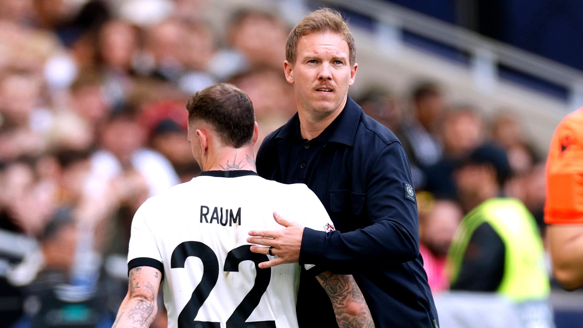 David Raum und Bundestrainer Julian Nagesmann