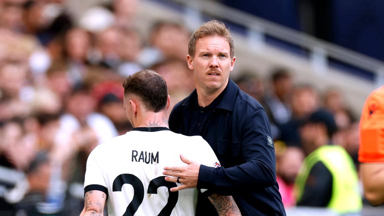 David Raum und Bundestrainer Julian Nagesmann