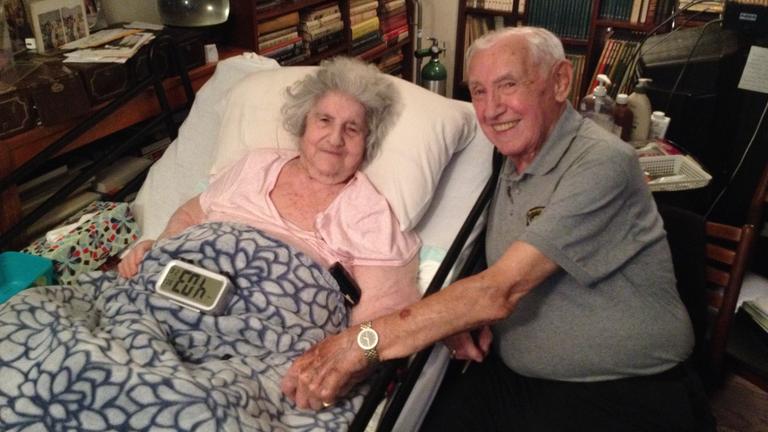 Helen Spitzer und David Wisnia, Auschwitz-Überlebende, finden 72 Jahre später wieder zusammen.