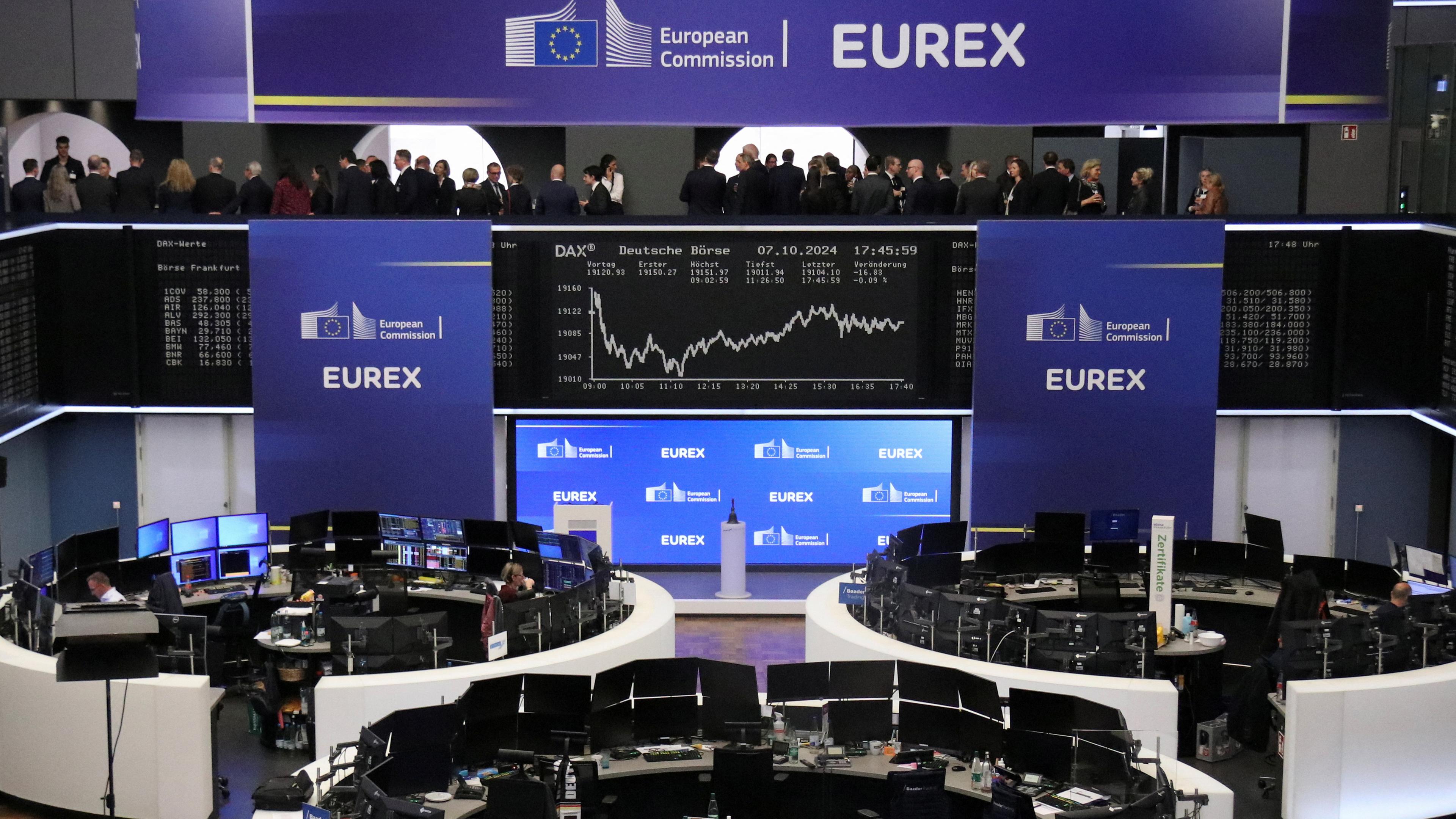 An der Börse in Frankfurt ist der Graph des Deutschen Leitindex zu sehen.