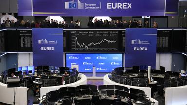 An der Börse in Frankfurt ist der Graph des Deutschen Leitindex zu sehen.