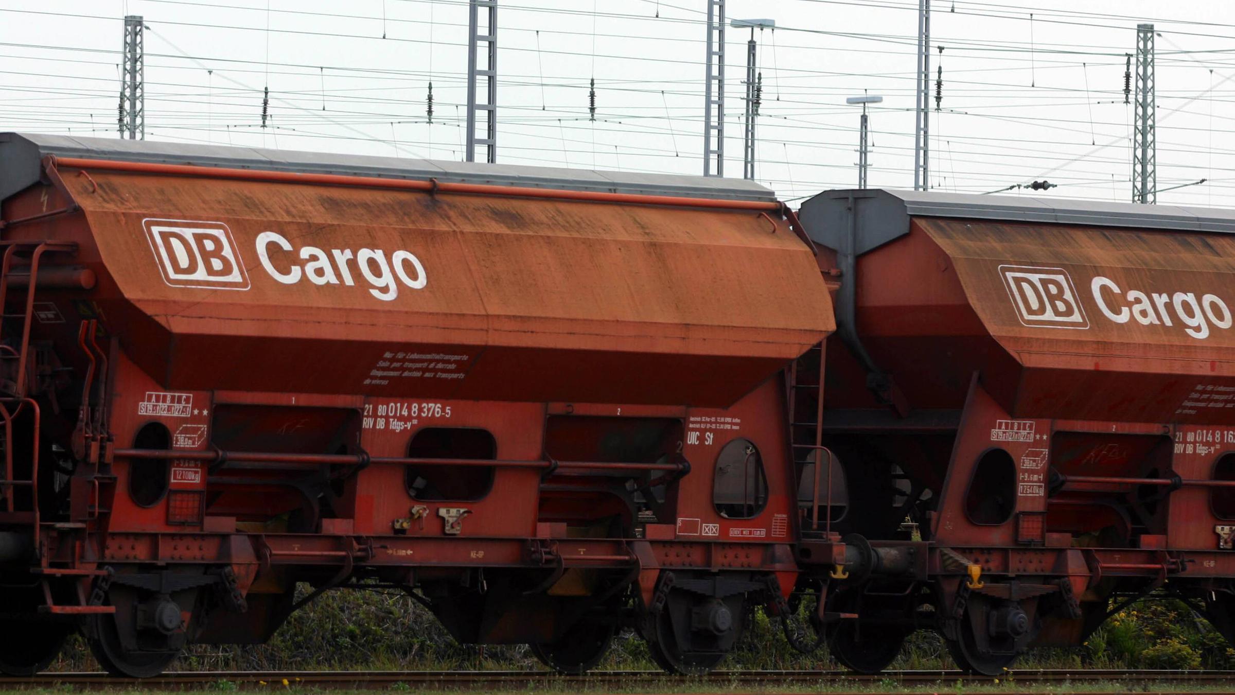 Archiv: Cargo-Waggons der Deutschen Bahn in Hamburg