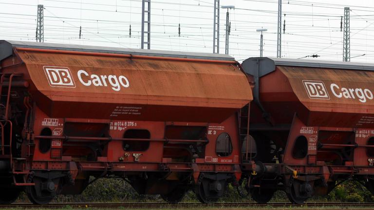 Archiv: Cargo-Waggons der Deutschen Bahn in Hamburg