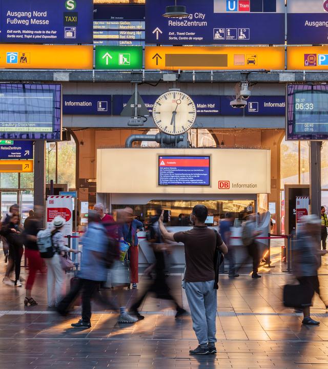 Zum ersten Mal seit sieben Jahren schreibt die Deutsche Bahn schwarze Zahlen und verzeichnet einen Geinn im dreistelligen Millionenbereich.