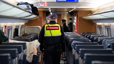 Kontrolleure in Zügen