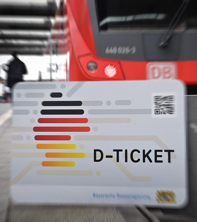 Themenbild -Deutschlandticket koennte ab 2026 teurer werden und bis zu 64 Euro kosten