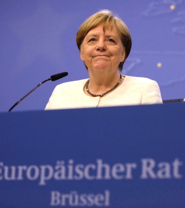 Bundeskanzlerin Merkel steht am Rednerpult während einer Pressekonferenz beim EU-Gipfel am 02.07.2019 in Brüssel.