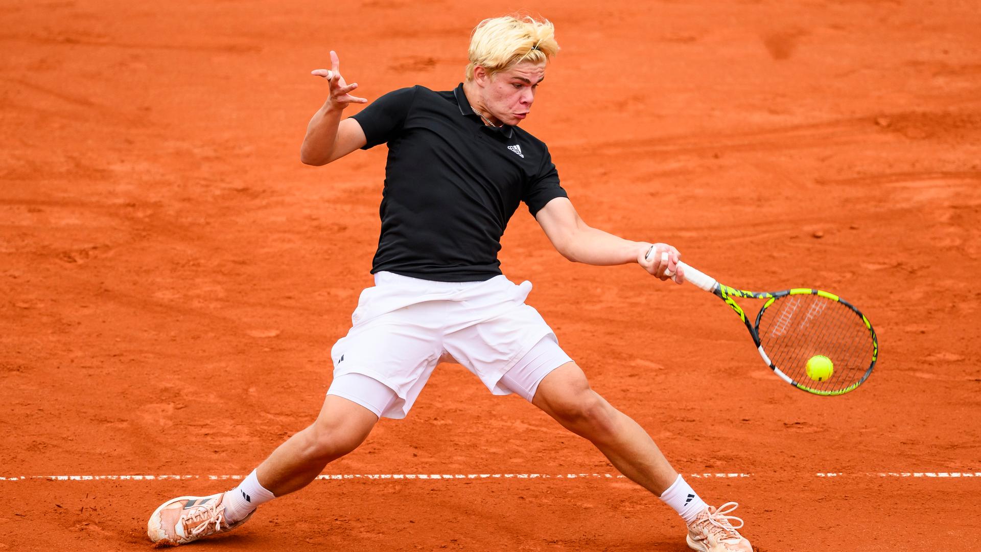 Tennis-Shootingstar Diego Dedura beim ATP-Turnier in München in Aktion
