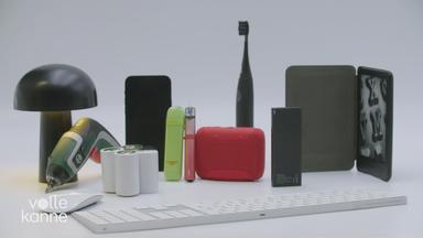 Verschiedene Haushaltsgeräte mit Lithium-Ionen-Akkus nebeneinander.
