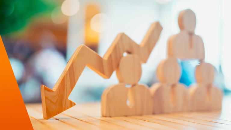 Symbolfoto: Holzskulptur Niedergang