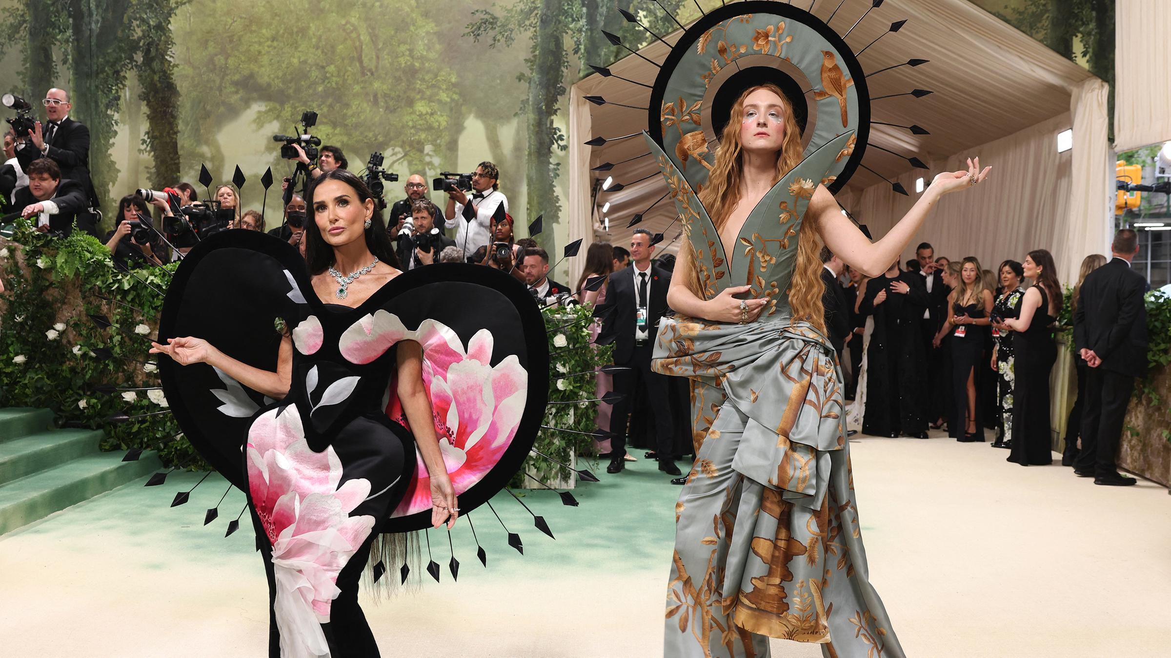 Demi Moore auf dem roten Teppich der MET Gala 2024