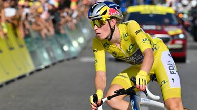 Demi Vollering fährt bei der 9. Etappe der Tour de France Femmes.