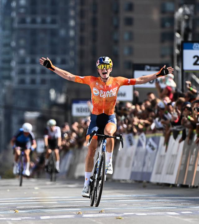 Demi Vollering (Niederlande) gewinnt. 