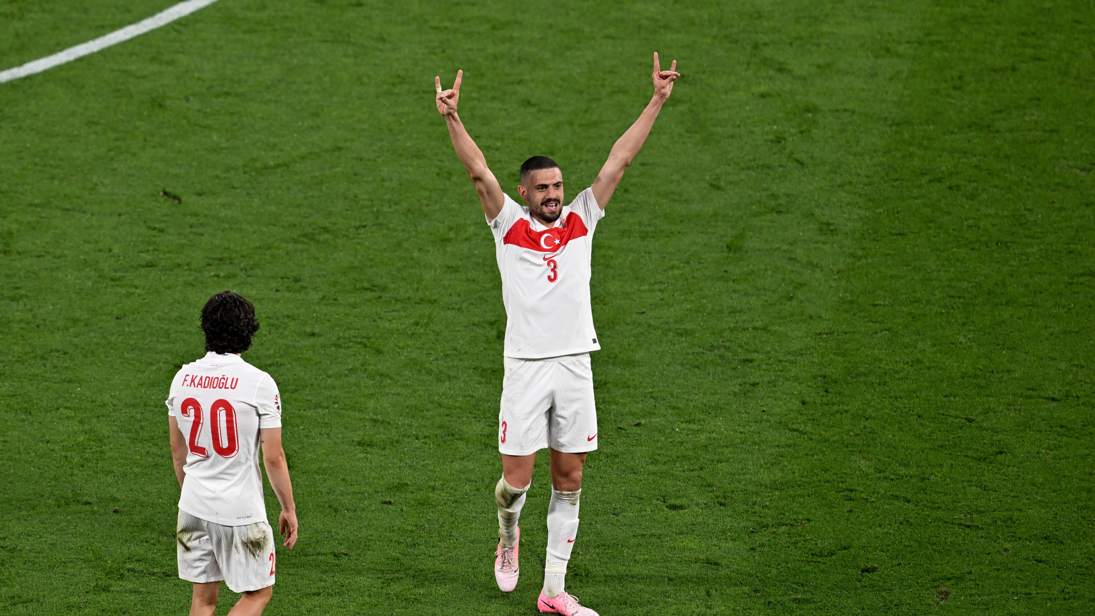 Demiral zeigt Wolfsgruß