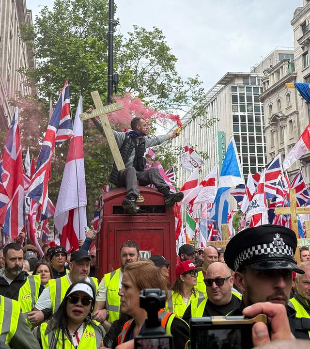 Zehntausende versammeln sich in London am 16.05.2026 bei einer rechten Großdemo.