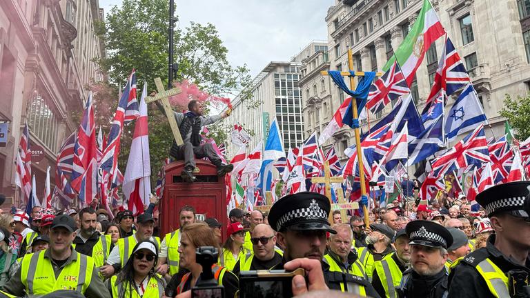 Zehntausende versammeln sich in London am 16.05.2026 bei einer rechten Großdemo.