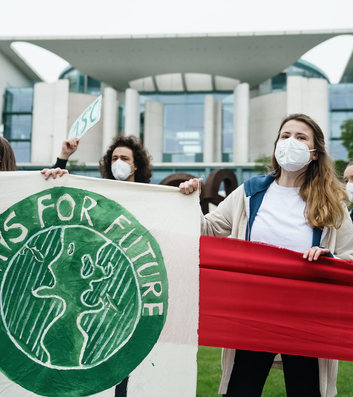 Klima-Demonstration von Fridays for Future vor Kanzleramt in Berlin