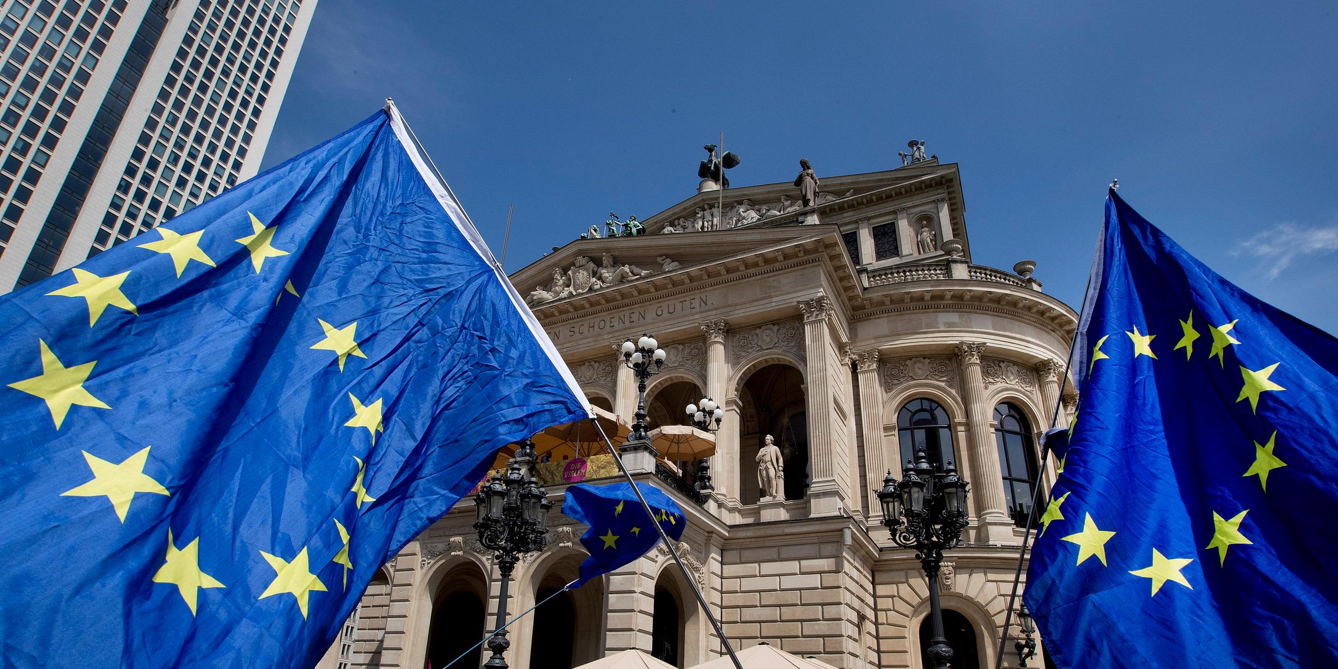 Demonstration vor der alten Oper in Frankfurt a. Main