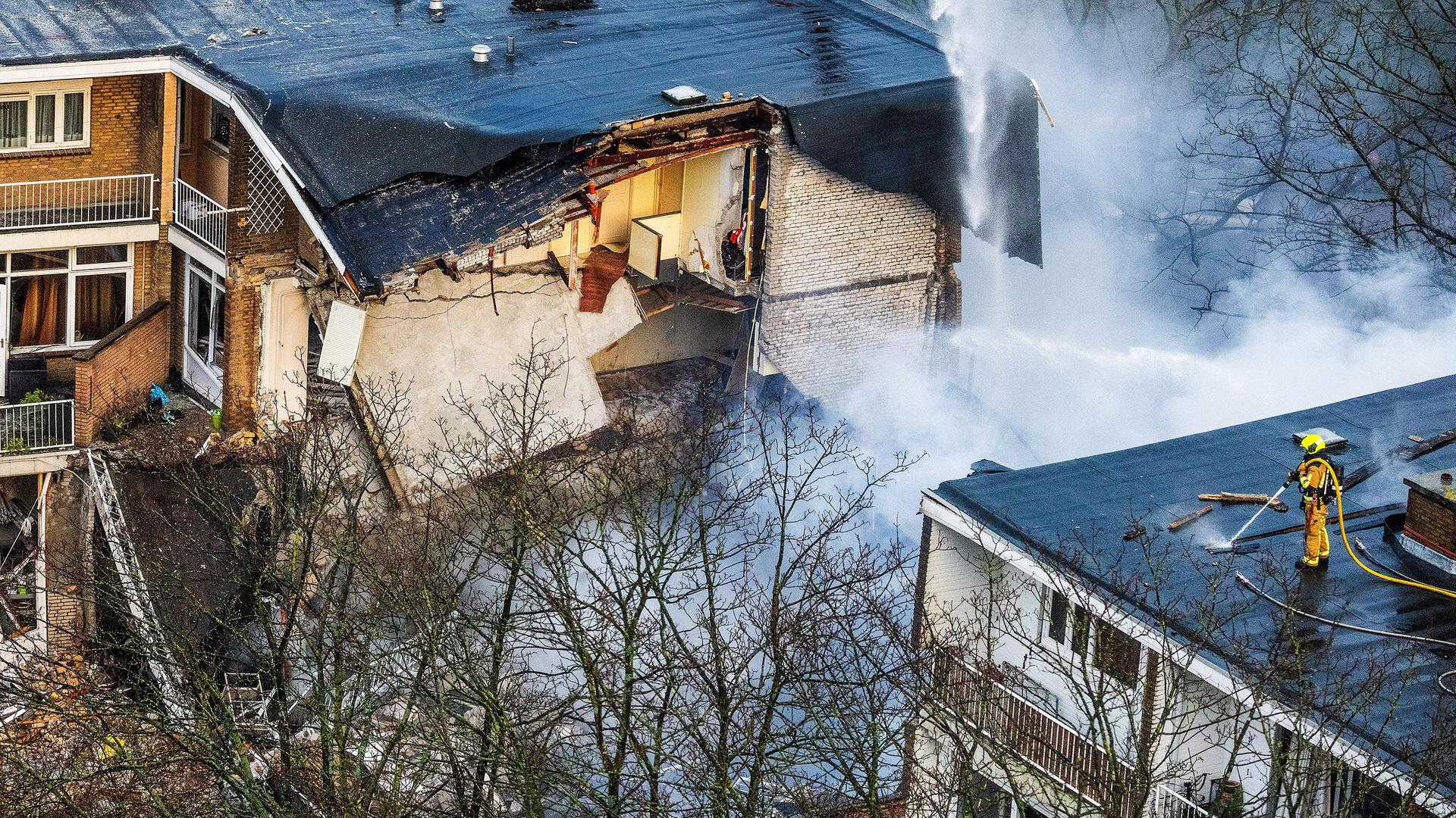 Dreistöckiges Gebäude in Den Haag stürzt nach Brand ein
