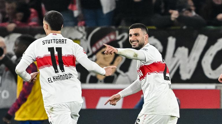 Bilal El Khannouss und Torschütze Deniz Undav jubeln nach dem Tor zum 1:0 am 15.03.2026 in Stuttgart.
