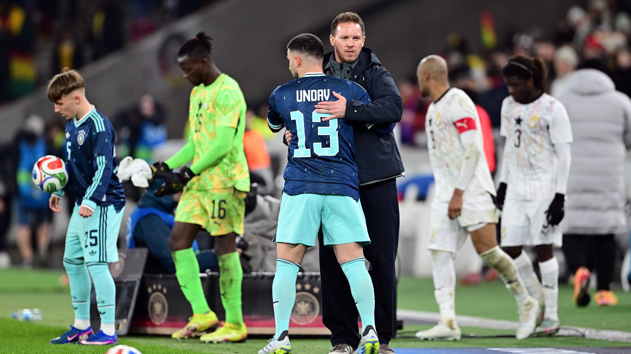 Fußball-Testspiel: Deutschland - Ghana. Deniz Undav (l.) und, Bundestrainer Julian Nagelsmann (Deutschland)