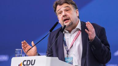 Dennis Radtke am Rednerpult bei 38. CDU-Bundesparteitag