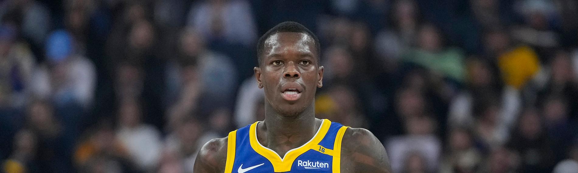 USA, San Francisco: Basketball: NBA, Hauptrunde, Golden State Warriors - Utah Jazz, Dennis Schröder, Guard der Golden State Warriors, bringt den Ball während der ersten Halbzeit des Spiels auf das Spielfeld.