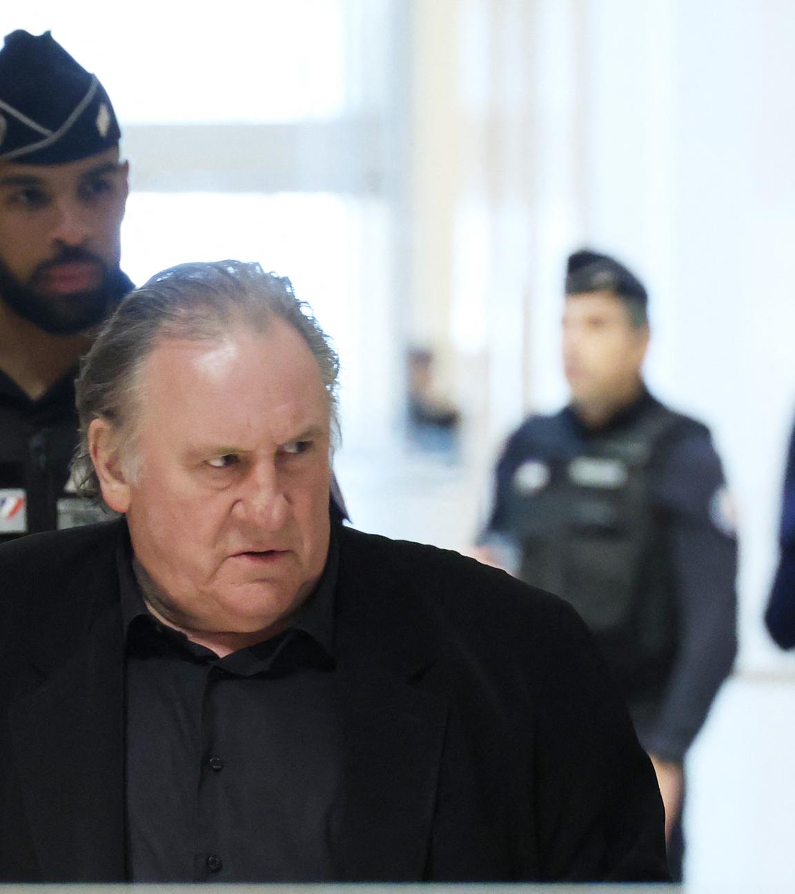 Gérard Depardieu - Arrivées au procès de Gérard Depardieu pour agressions sexuelles sur deux femmes lors d'un tournage de film en 2021, au tribunal correctionnel de Paris. Le 27 mars 2025. 