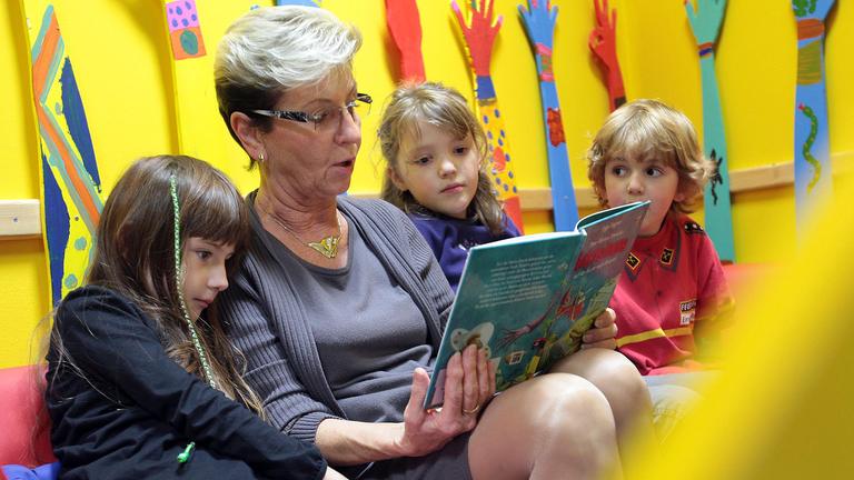 Vorlesestunde mit Monika Seidel - Kinderbuch:  "Der kleine Drache Kokosnuss"