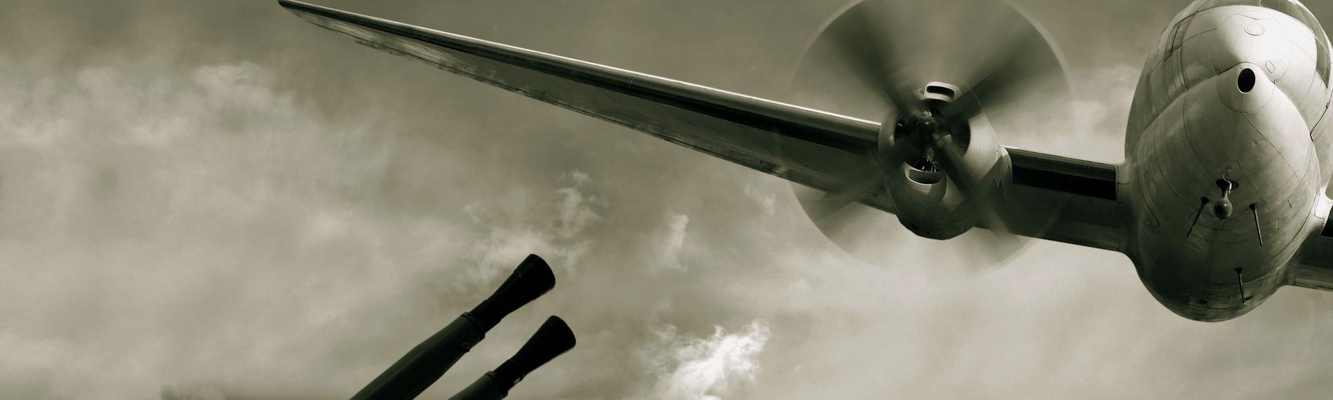 "Der Preis des Krieges - Zweiter Weltkrieg": Schwarz-Weiß-Bild-Collage: Zwei Militärflugzeuge überfliegen Flugabwehrgeschütze.