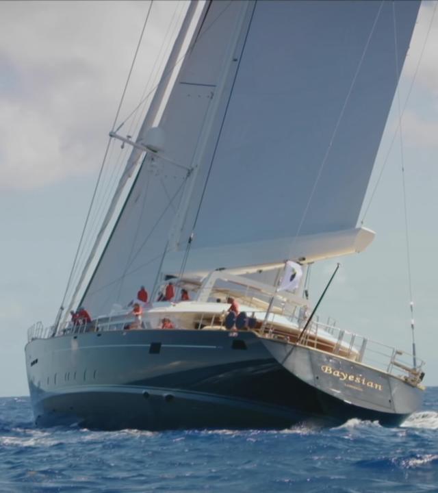 Die Yacht Bayesian auf dem Wasser