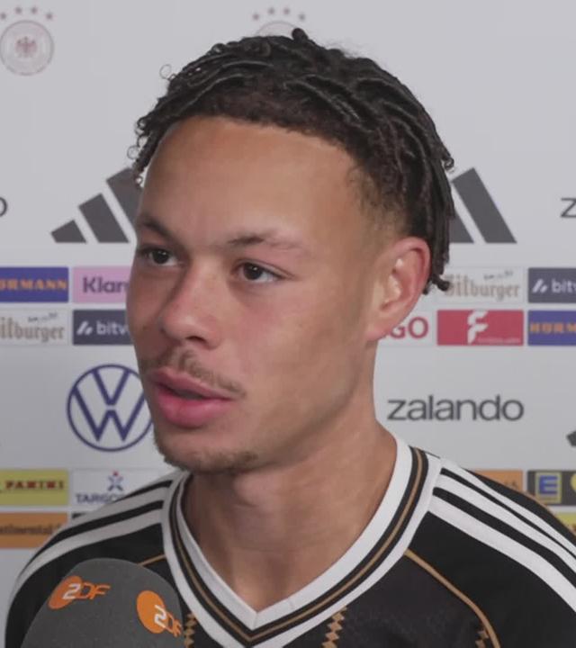 Derry Scherhant im ZDF-Interview nach dem Griechenland-Spiel